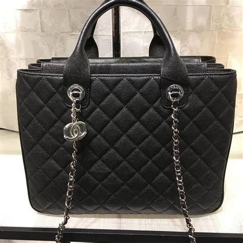 chanel classic tote 2018|chanel shopping tote price.